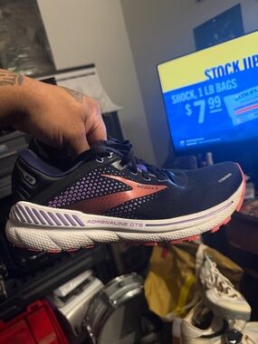 Brooks Adrenaline GTS 22 Women's Running Shoe - Navy with Pink Accent size 11